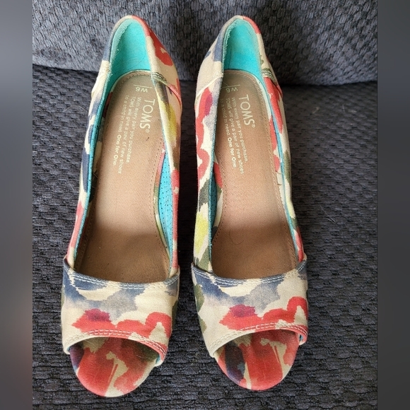 Toms Shoes - Toms cork wedges